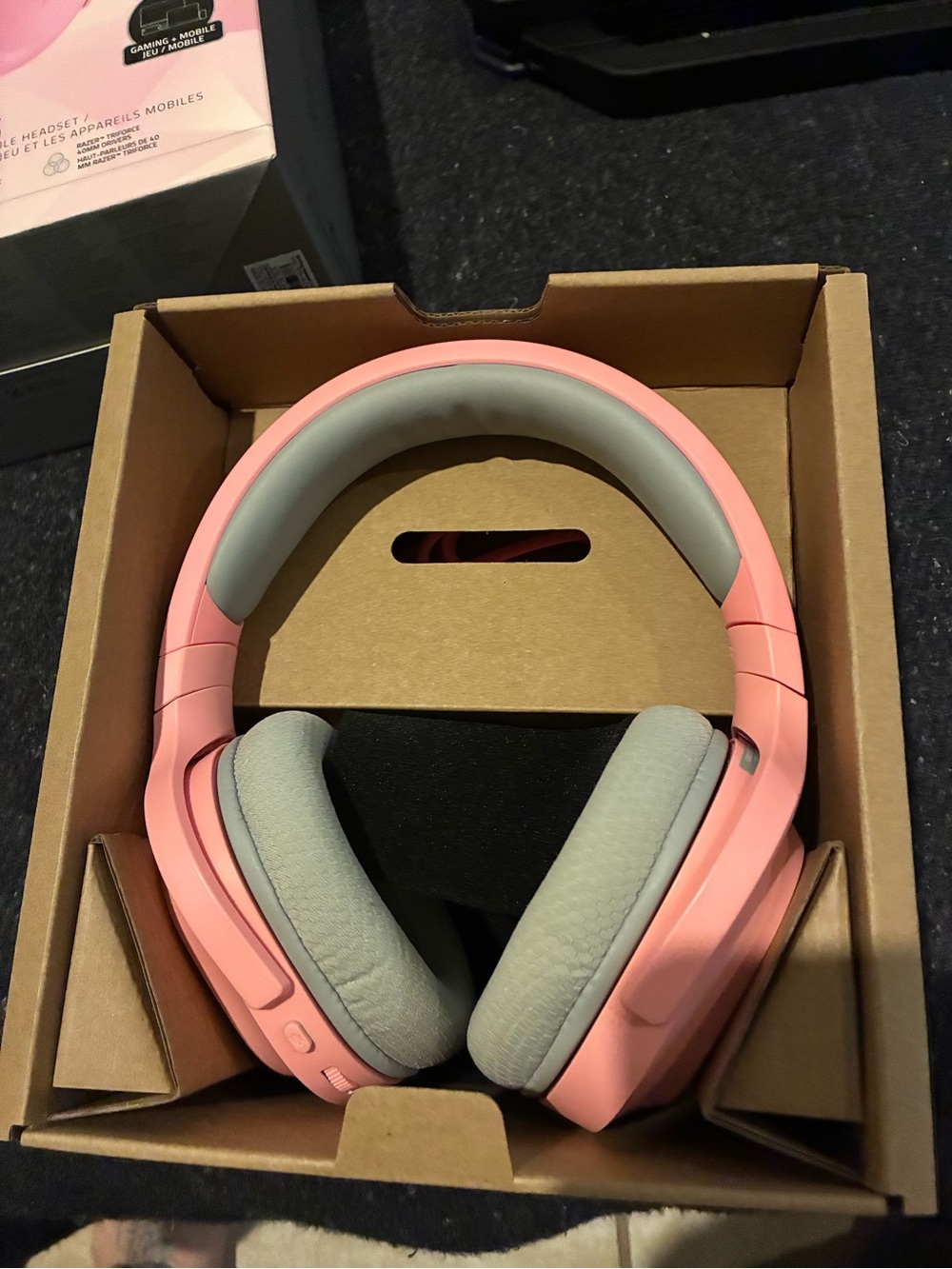 Razer Barracuda X Quartz Edition Wireless Gaming & Mobile Headset - Pink - Picture 2 of 2